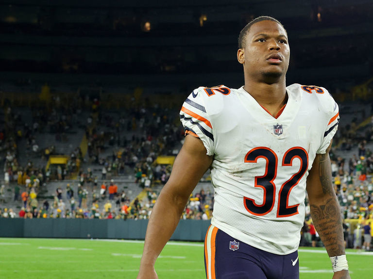 Bears RB Montgomery, WR Pringle depart with injuries