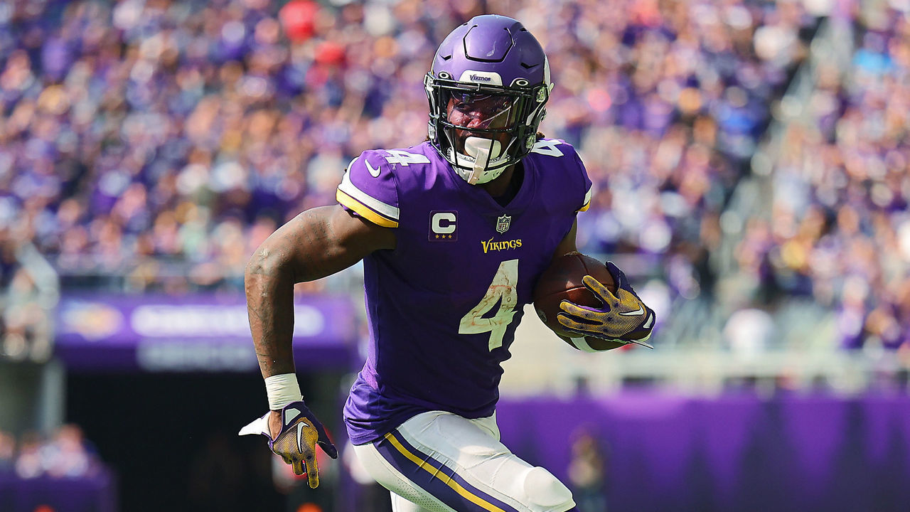 MINNEAPOLIS, MINNESOTA - SEPTEMBER 25: Running back Dalvin Cook #4 of the Minnesota Vikings runs the ball in for a touchdown in the second quarter of the game against the Detroit Lionsat U.S. Bank Stadium on September 25, 2022 in Minneapolis, Minnesota.
