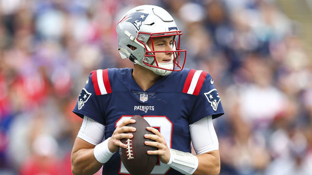 FOXBOROUGH, MASSACHUSETTS - SEPTEMBER 25: Quarterback Mac Jones #10 of the New England Patriots attempts a pass during the first half at Gillette Stadium on September 25, 2022 in Foxborough, Massachusetts.