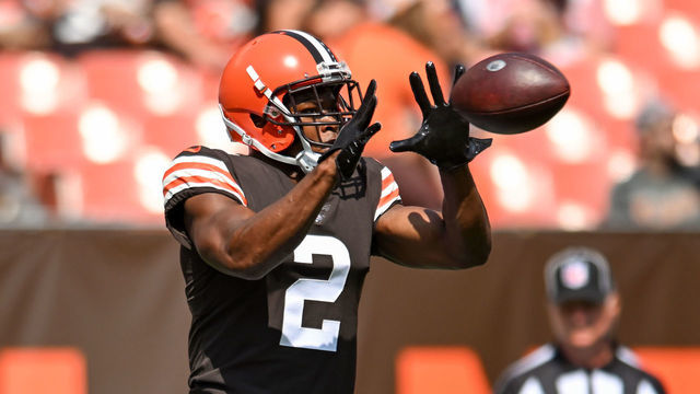 CLEVELAND, OH - SEPTEMBER 18: Amari Cooper #2 of the Cleveland Browns warms up prior to a game against the New York Jets at FirstEnergy Stadium on September 18, 2022 in Cleveland, Ohio.