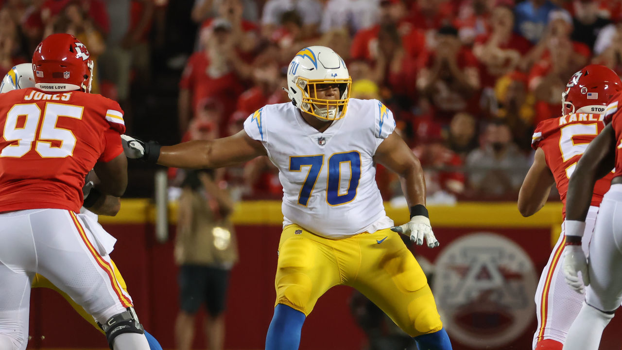 KANSAS CITY, MO - SEPTEMBER 15: Los Angeles Chargers offensive tackle Rashawn Slater (70) looks to block in the first quarter of an NFL game between the Los Angeles Chargers and Kansas City Chiefs on September 15, 2022 at GEHA Field at Arrowhead Stadium in Kansas City, MO. Photo by Scott Winters/Icon Sportswire via Getty Images)