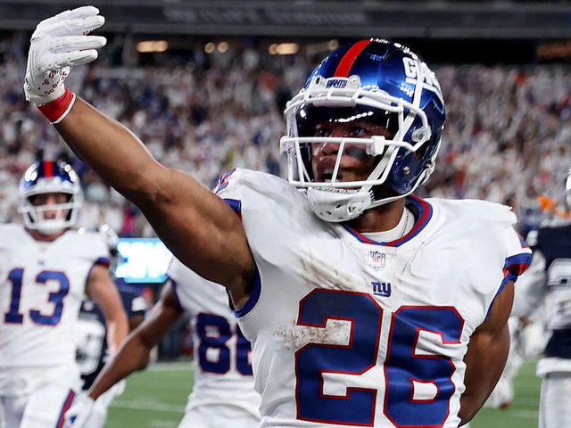 EAST RUTHERFORD, NEW JERSEY - SEPTEMBER 26: Saquon Barkley #26 of the New York Giants celebrates after scoring a 36 yard touchdown against the Dallas Cowboys during the third quarter in the game at MetLife Stadium on September 26, 2022 in East Rutherford, New Jersey.