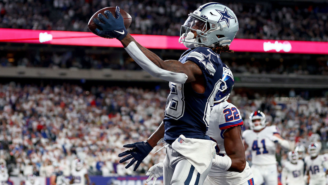 EAST RUTHERFORD, NEW JERSEY - SEPTEMBER 26: CeeDee Lamb #88 of the Dallas Cowboys catches a 1 yard touchdown pass against the New York Giants during the fourth quarter in the game at MetLife Stadium on September 26, 2022 in East Rutherford, New Jersey.