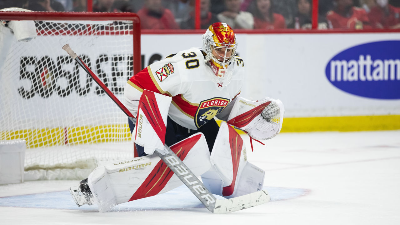 OTTAWA, ON - APRIL 28: Florida Panthers Goalie Spencer Knight (30) tracks the puck during third period National Hockey League action between the Florida Panthers and Ottawa Senators on April 28, 2022, at Canadian Tire Centre in Ottawa, ON, Canada.