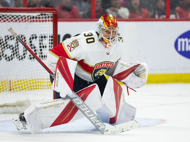 OTTAWA, ON - APRIL 28: Florida Panthers Goalie Spencer Knight (30) tracks the puck during third period National Hockey League action between the Florida Panthers and Ottawa Senators on April 28, 2022, at Canadian Tire Centre in Ottawa, ON, Canada.