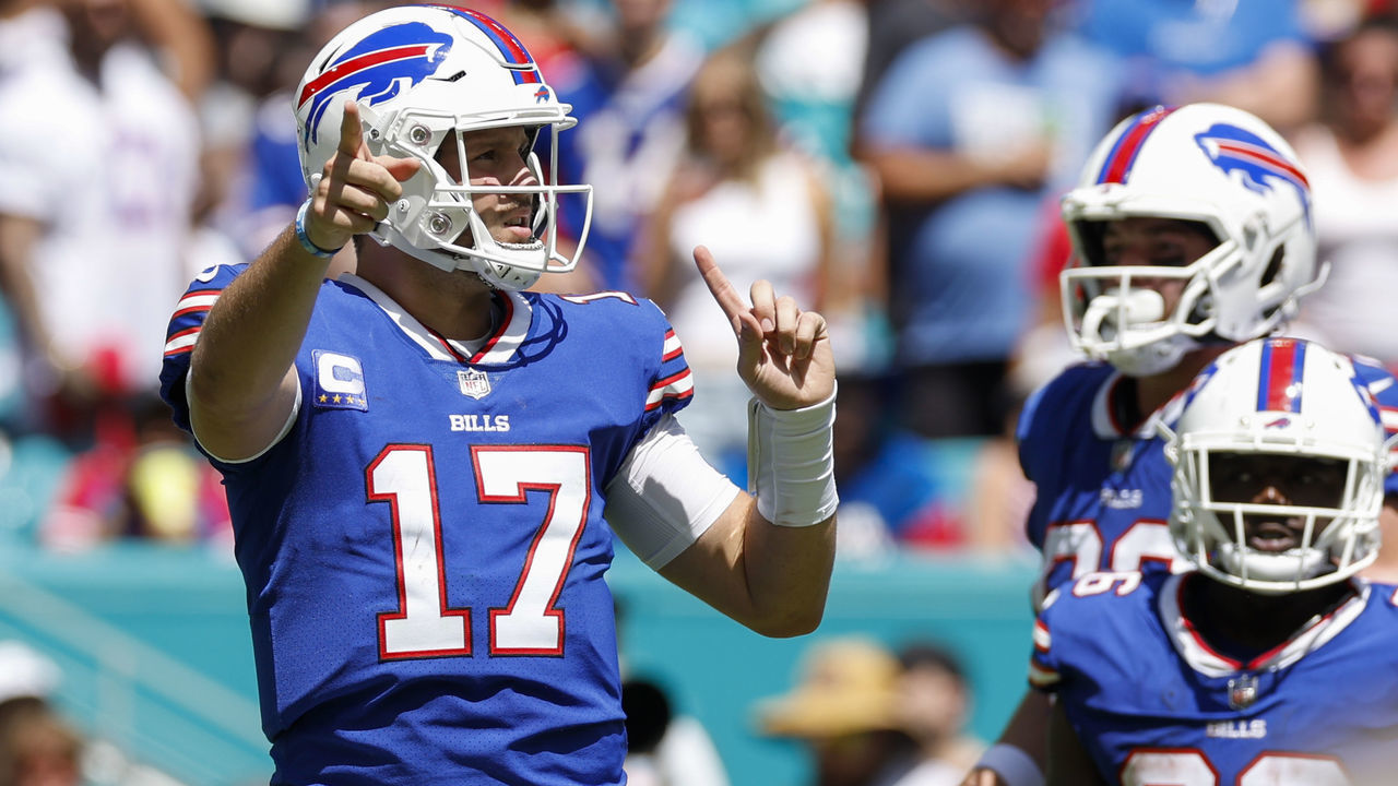 MIAMI GARDENS, FL - SEPTEMBER 25: Buffalo Bills quarterback Josh Allen (17) during the game between the Buffalo Bills and the Miami Dolphins on September 25, 2022 at Hard Rock Stadium in Miami Gardens, Fl.