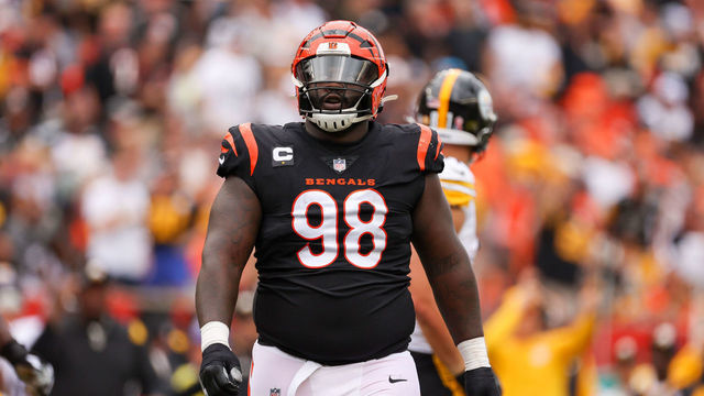 CINCINNATI, OH - SEPTEMBER 11: Cincinnati Bengals defensive tackle DJ Reader (98) looks at the scoreboard during the game against the Pittsburgh Steelers and the Cincinnati Bengals on September 11, 2022, at Paycor Stadium in Cincinnati, OH.