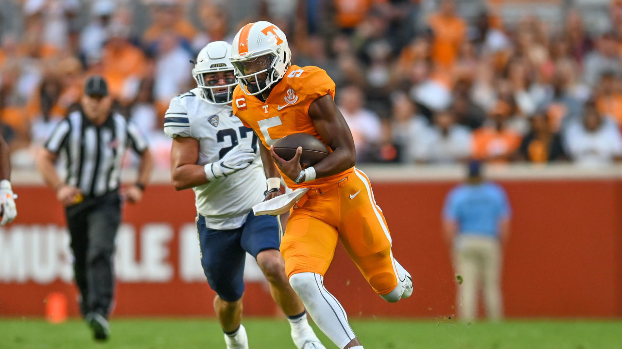 KNOXVILLE, TN - SEPTEMBER 17: Tennessee quarterback Hendon Hooker (5) runs the ball during the college football game between the Akron Zips and the Tennessee Volunteers on September 17, 2022, at Neyland Stadium in Knoxville, TN.