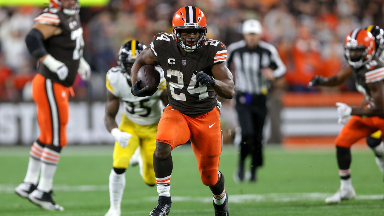 Running mates: Chubb, Browns sign 3-year extension