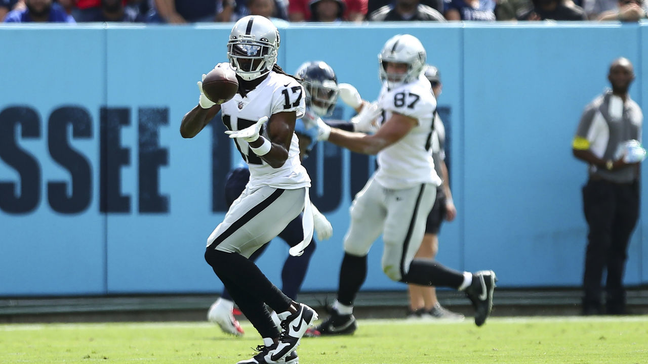 NASHVILLE, TN - SEPTEMBER 25: Davante Adams #17 of the Las Vegas Raiders catches a pass during an NFL football game against the Tennessee Titans at Nissan Stadium on September 25, 2022 in Nashville, Tennessee.