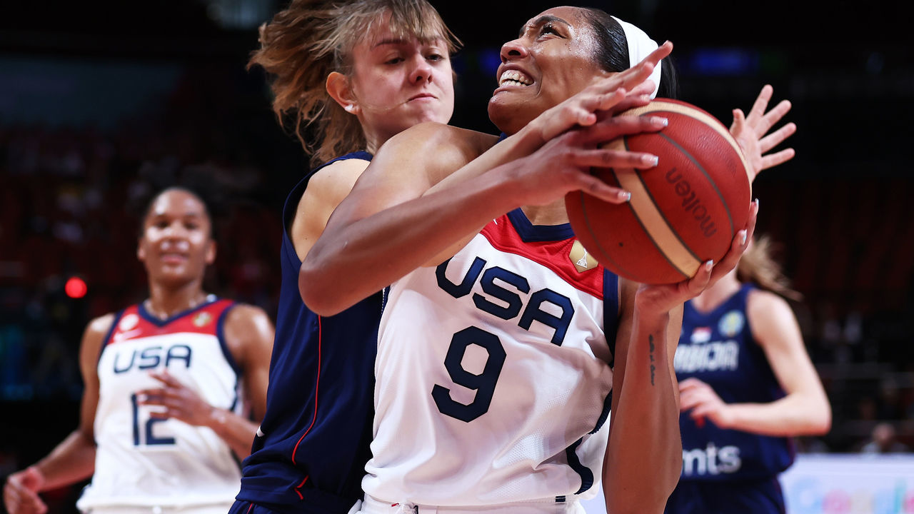 SYDNEY, AUSTRALIA - SEPTEMBER 29: A'Ja Wilson of the United States is challenged by Mina Djordjevic of Serbia during the 2022 FIBA Women's Basketball World Cup Quarterfinal match between USA and Serbia at Sydney Superdome, on September 29, 2022, in Sydney, Australia.