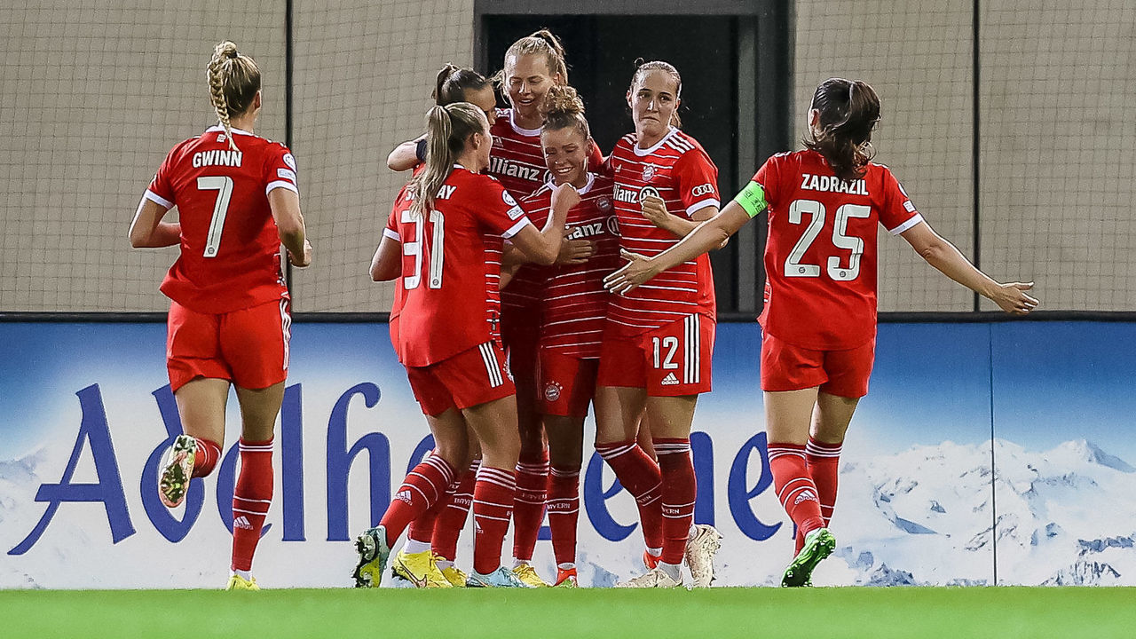 MUNICH, GERMANY - SEPTEMBER 29: Linda Dallmann of Bayern Muenchen celebrates after scoring her team's second goal with teammates during the UEFA Women´s Champions League Second Qualifying Round Second Leg match between Bayern München and Real Sociedad at FC Bayern Campus on September 29, 2022 in Munich, Germany.