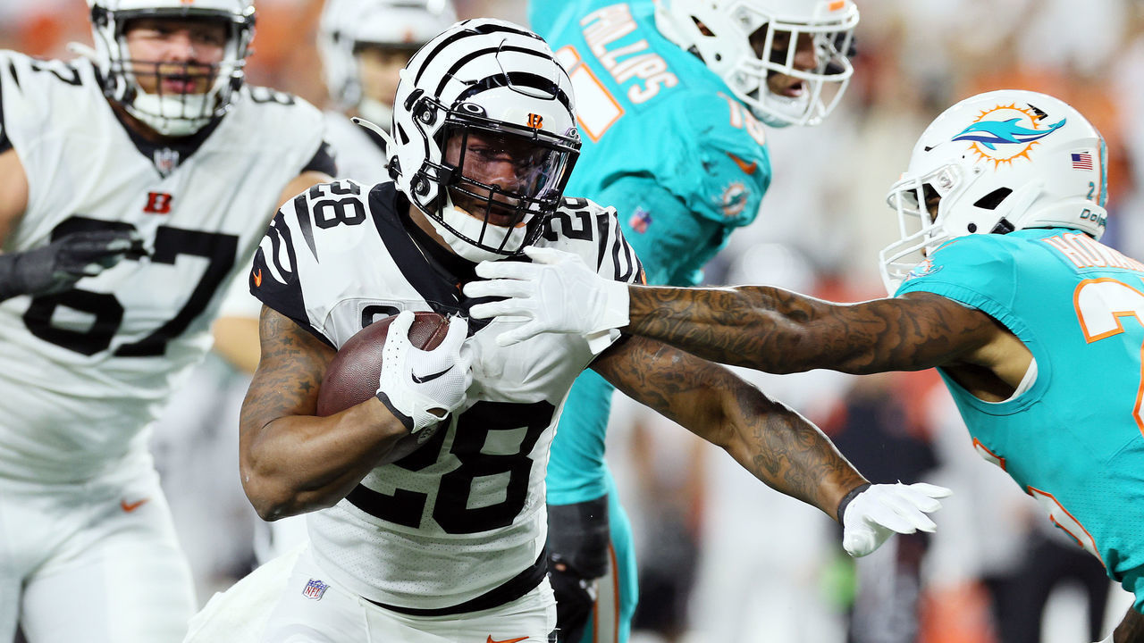 CINCINNATI, OHIO - SEPTEMBER 29: Running back Joe Mixon #28 of the Cincinnati Bengals carries the ball during the 1st quarter of the game against the Miami Dolphins at Paycor Stadium on September 29, 2022 in Cincinnati, Ohio.