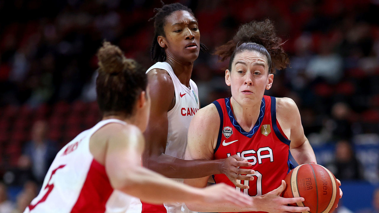 SYDNEY, AUSTRALIA - SEPTEMBER 30: Breanna Stewart of the United States drives at the basket during the 2022 FIBA Women's Basketball Semi Final match between Canada and USA at Sydney Superdome, on September 30, 2022, in Sydney, Australia.