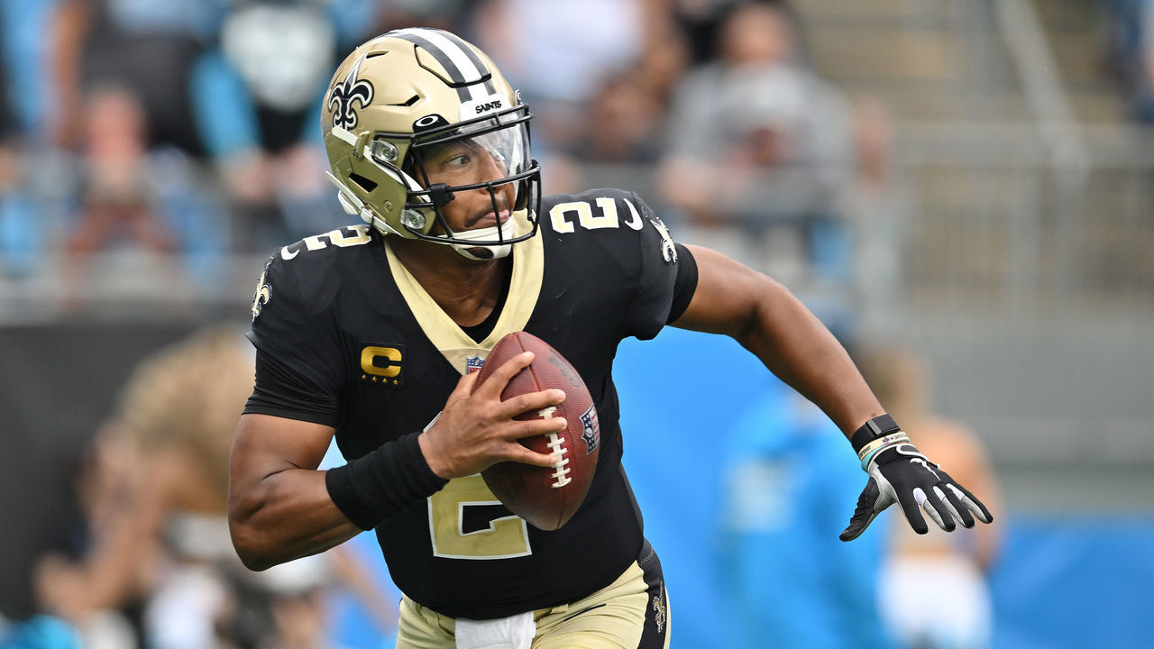 CHARLOTTE, NORTH CAROLINA - SEPTEMBER 25: Jameis Winston #2 of the New Orleans Saints rolls out against the Carolina Panthers during their game at Bank of America Stadium on September 25, 2022 in Charlotte, North Carolina.