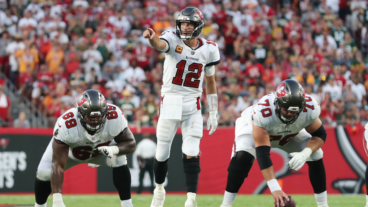 TAMPA, FL - SEPTEMBER 25: Tampa Bay Buccaneers Quarterback Tom Brady (12) points out the strength of the defense during the regular season game between the Green Bay Packers and the Tampa Bay Buccaneers on September 25, 2022 at Raymond James Stadium in Tampa, Florida.