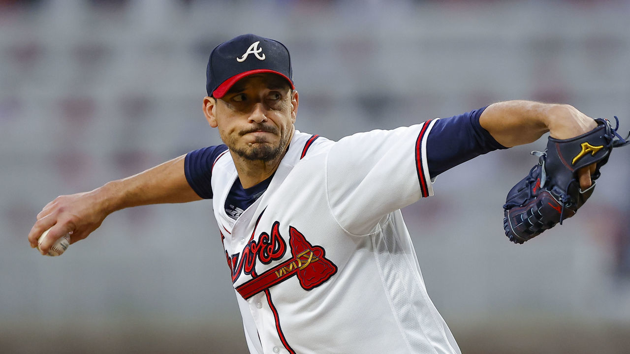 ATLANTA, GA - AUGUST 16: Charlie Morton #50 of the Atlanta Braves pitches during the fourth inning against the New York Mets at Truist Park on August 16, 2022 in Atlanta, Georgia.