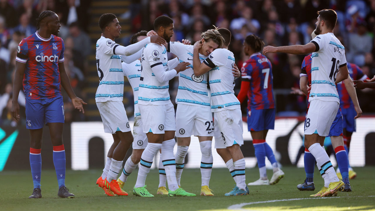 LONDON, ENGLAND - OCTOBER 01: Conor Gallagher of Chelsea celebrates with teammates after scoring their team's second goal during the Premier League match between Crystal Palace and Chelsea FC at Selhurst Park on October 01, 2022 in London, England.