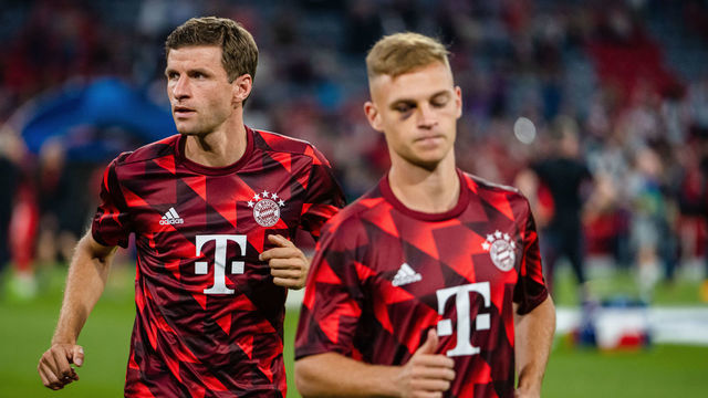 MUNICH, GERMANY - SEPTEMBER 13: Thomas Mueller of FC Bayern Muenchen and Joshua Kimmich of FC Bayern Muenchen doing WarmUp before the UEFA Champions League group C match between FC Bayern München and FC Barcelona at Allianz Arena on September 13, 2022 in Munich, Germany.