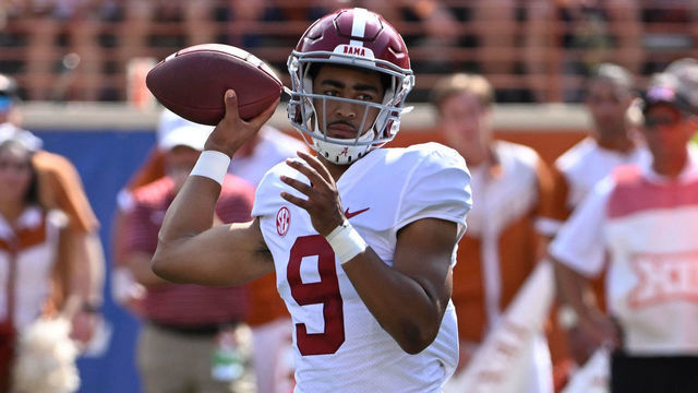 College Football: Alabama quarterback Bryce Young (9) in action, throwing the ball vs Texas at Darrell K Royal Memorial Stadium. Austin, TX 9/10/2022 CREDIT: Greg Nelson (Set Number: X164150)