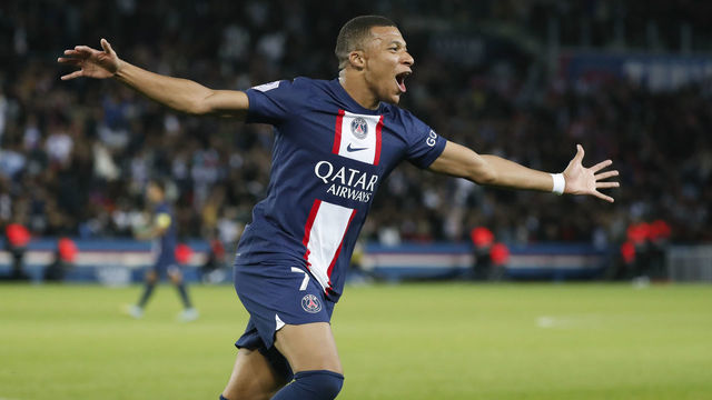 PARIS, FRANCE - OCTOBER 01: Kylian Mbappe #7 of Paris Saint-Germain celebrates his goal during the Ligue 1 match between Paris Saint-Germain and OGC Nice at Parc des Princes on October 1, 2022 in Paris, France.