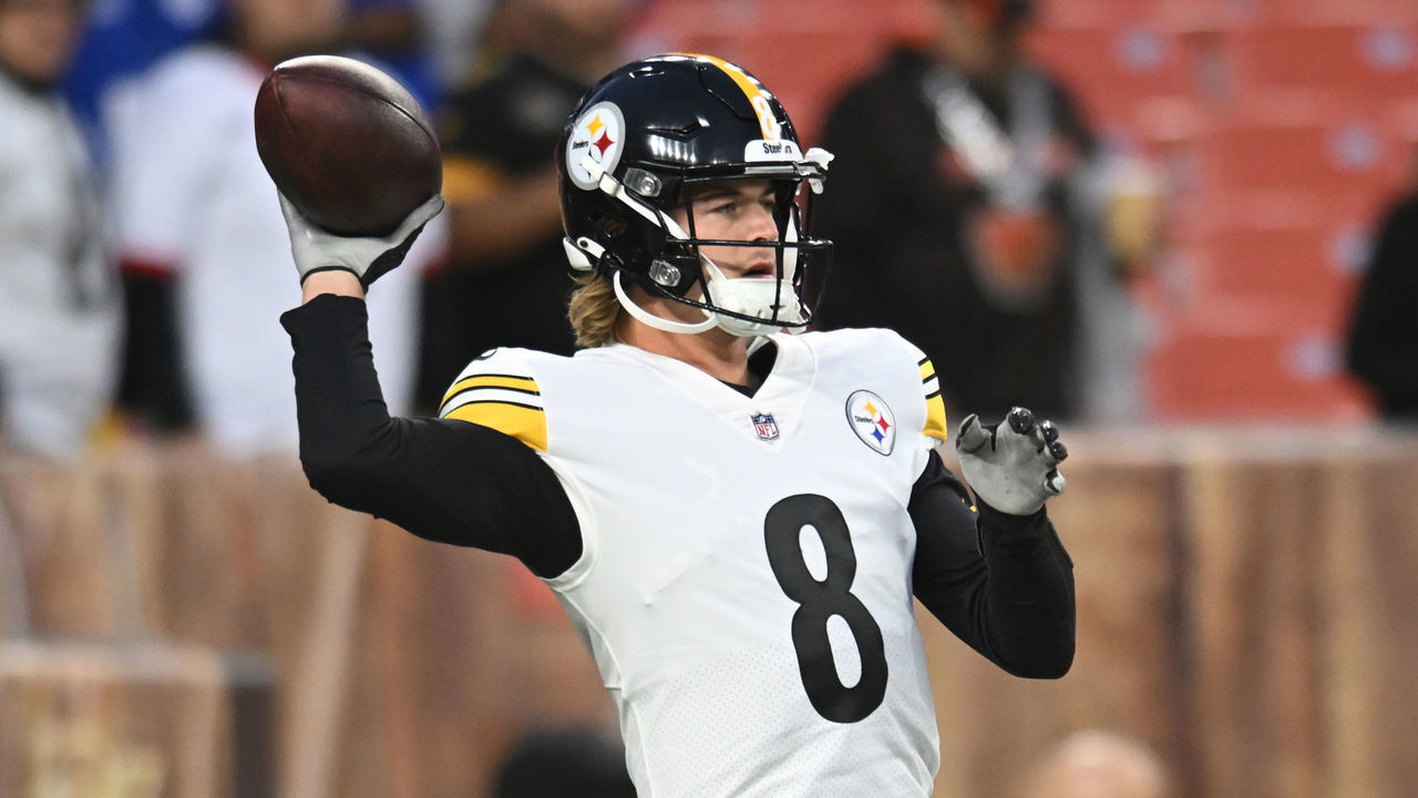 CLEVELAND, OHIO - SEPTEMBER 22: Kenny Pickett #8 of the Pittsburgh Steelers warms up prior to facing the Cleveland Browns at FirstEnergy Stadium on September 22, 2022 in Cleveland, Ohio.