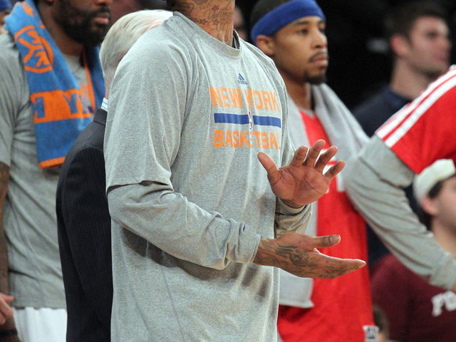 Knicks' J.R. Smith suspended one game for groin strike on Glen Rice Jr.
