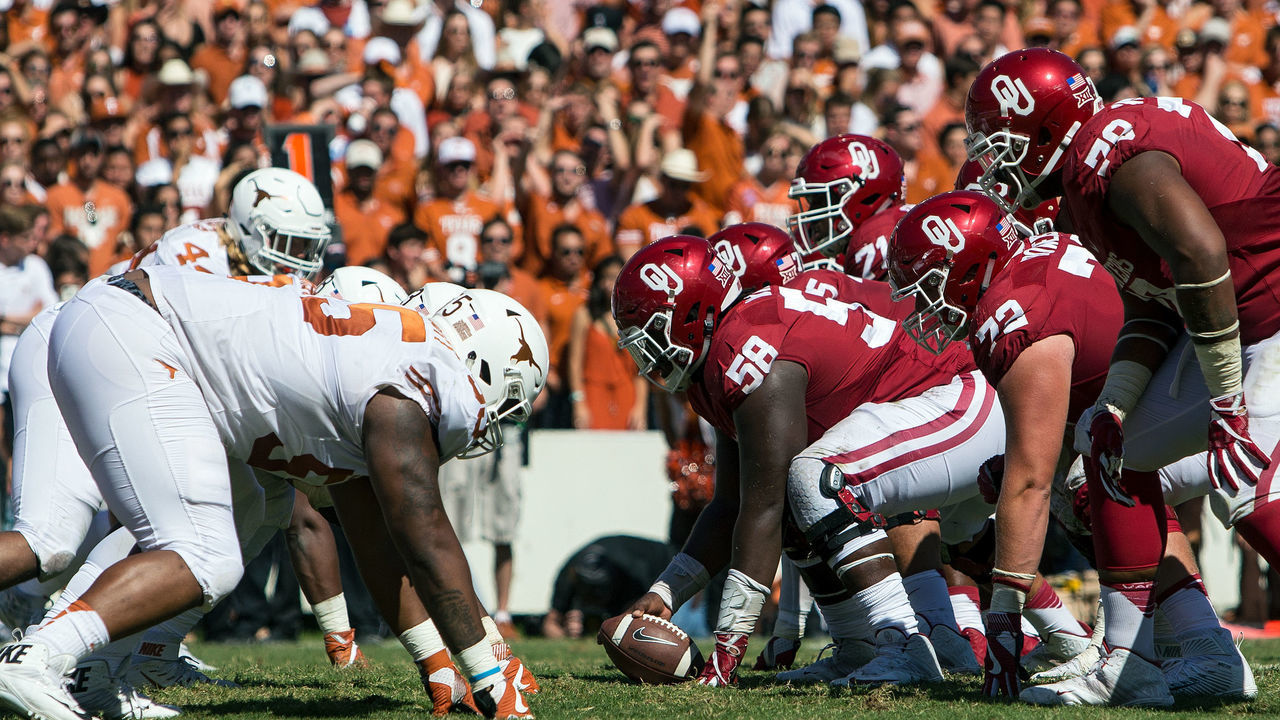 DALLAS, TX - OCTOBER 08: Oklahoma Sooners offensive lineman Erick Wren (58) during the Oklahoma Sooners 45-40 victory over the Texas Longhorns in their Red River Showdown on October, 2016, at the Cotton Bowl in Dallas, TX.