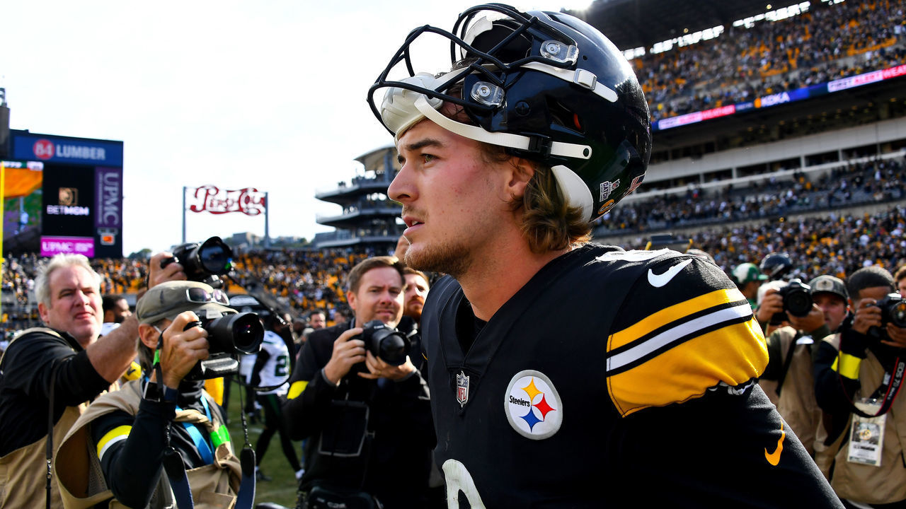 PITTSBURGH, PENNSYLVANIA - OCTOBER 02: Kenny Pickett #8 of the Pittsburgh Steelers jogs off the field after losing to the New York Jets 24-20 at Acrisure Stadium on October 02, 2022 in Pittsburgh, Pennsylvania.