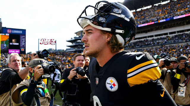 PITTSBURGH, PENNSYLVANIA - OCTOBER 02: Kenny Pickett #8 of the Pittsburgh Steelers jogs off the field after losing to the New York Jets 24-20 at Acrisure Stadium on October 02, 2022 in Pittsburgh, Pennsylvania.