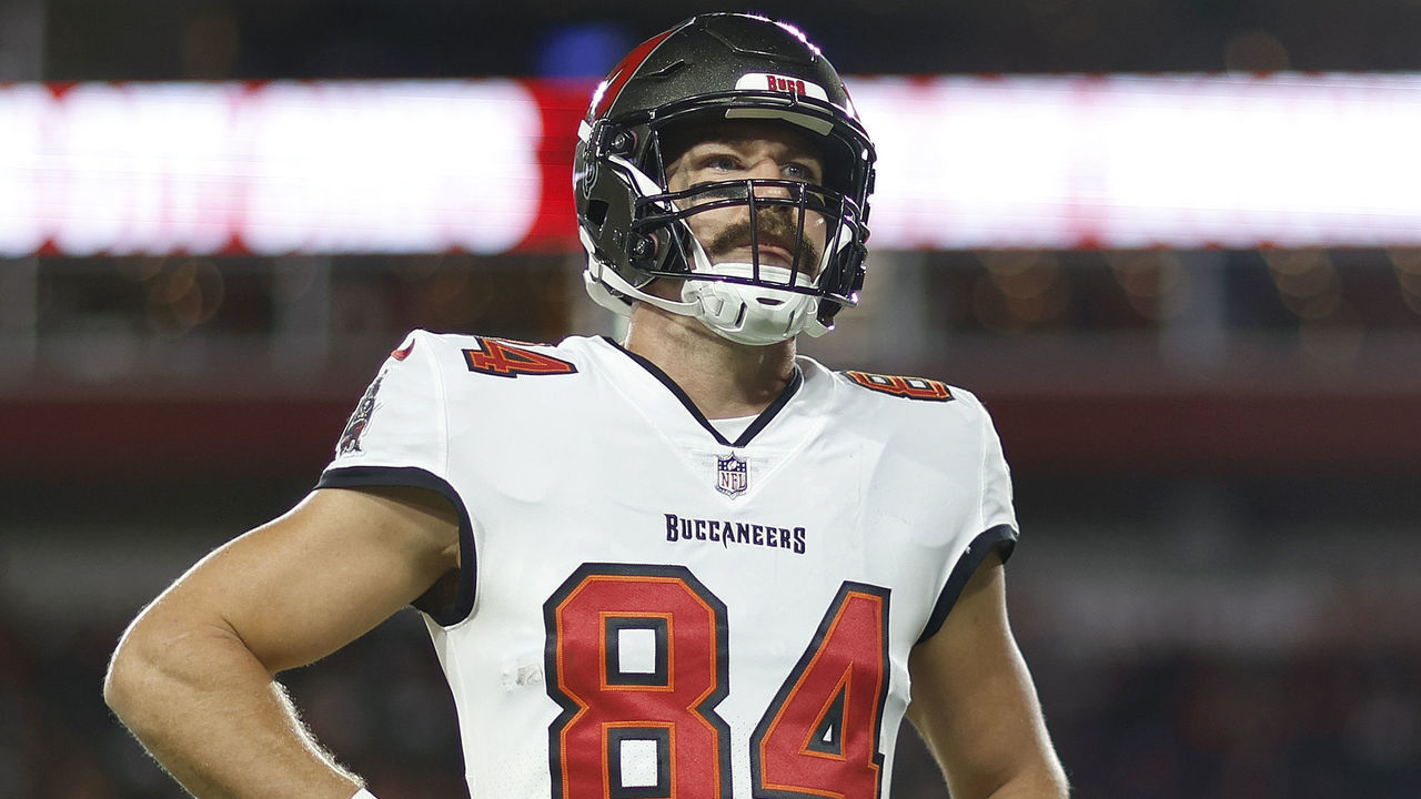 TAMPA, FLORIDA - OCTOBER 02: Cameron Brate #84 of the Tampa Bay Buccaneers looks on prior to the game against the Kansas City Chiefs at Raymond James Stadium on October 02, 2022 in Tampa, Florida.