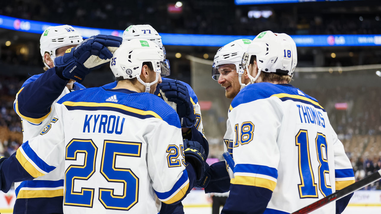 TORONTO, ON - FEBRUARY 19: Pavel Buchnevich #89 of the St. Louis Blues celebrates his goal with teammates Colton Parayko #55, Jordan Kyrou #25, Niko Mikkola #77 and Robert Thomas #18 during the first period against the Toronto Maple Leafs at the Scotiabank Arena on February 19, 2022 in Toronto, Ontario, Canada.
