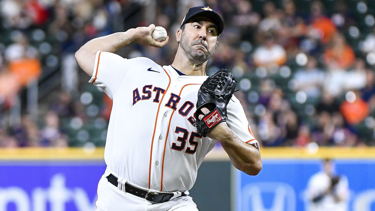 HOUSTON, TEXAS - OCTOBER 04: Justin Verlander #35 of the Houston Astros pitches in the first inning against the Philadelphia Phillies at Minute Maid Park on October 04, 2022 in Houston, Texas.