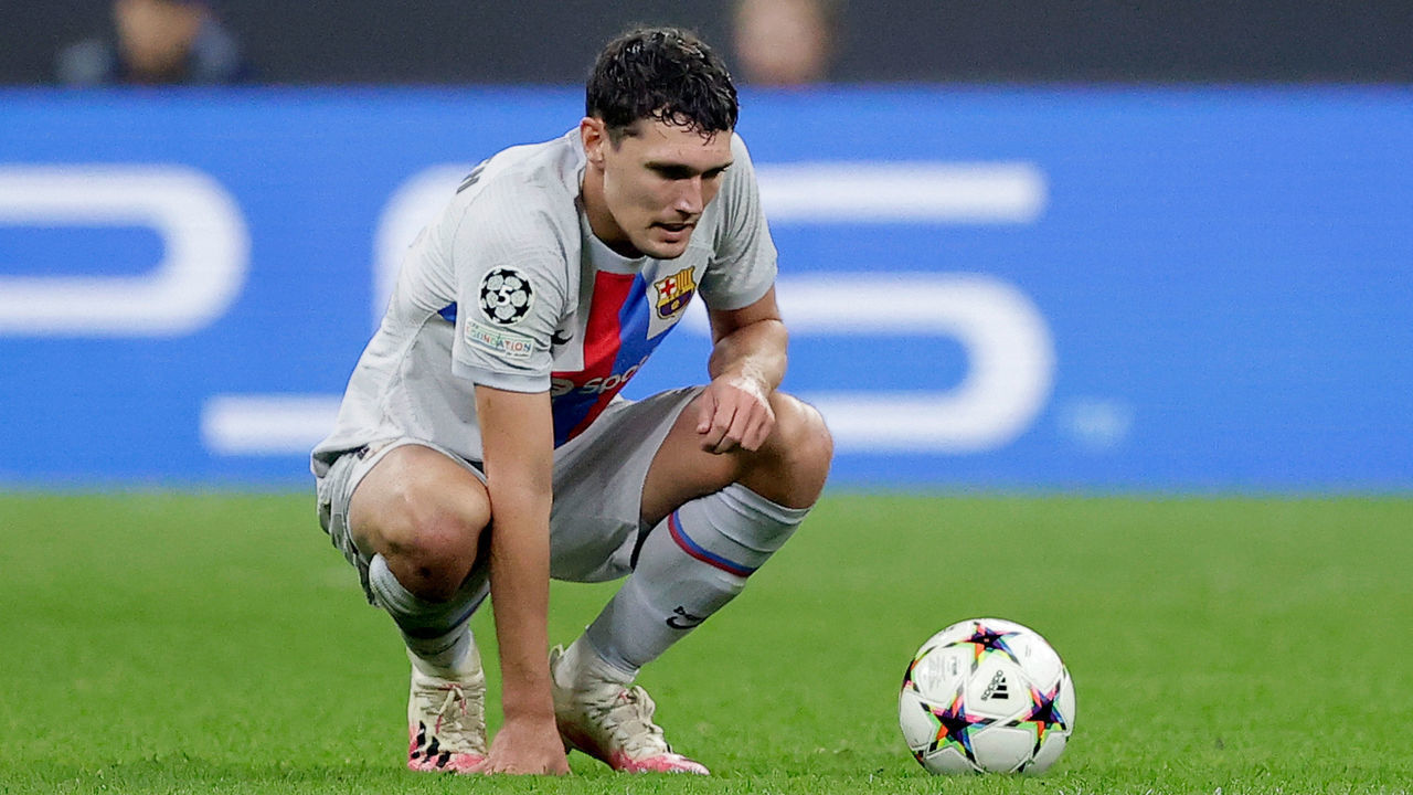 MILAN, ITALY - OCTOBER 4: Andreas Christensen of FC Barcelona during the UEFA Champions League match between Internazionale v FC Barcelona at the San Siro on October 4, 2022 in Milan Italy
