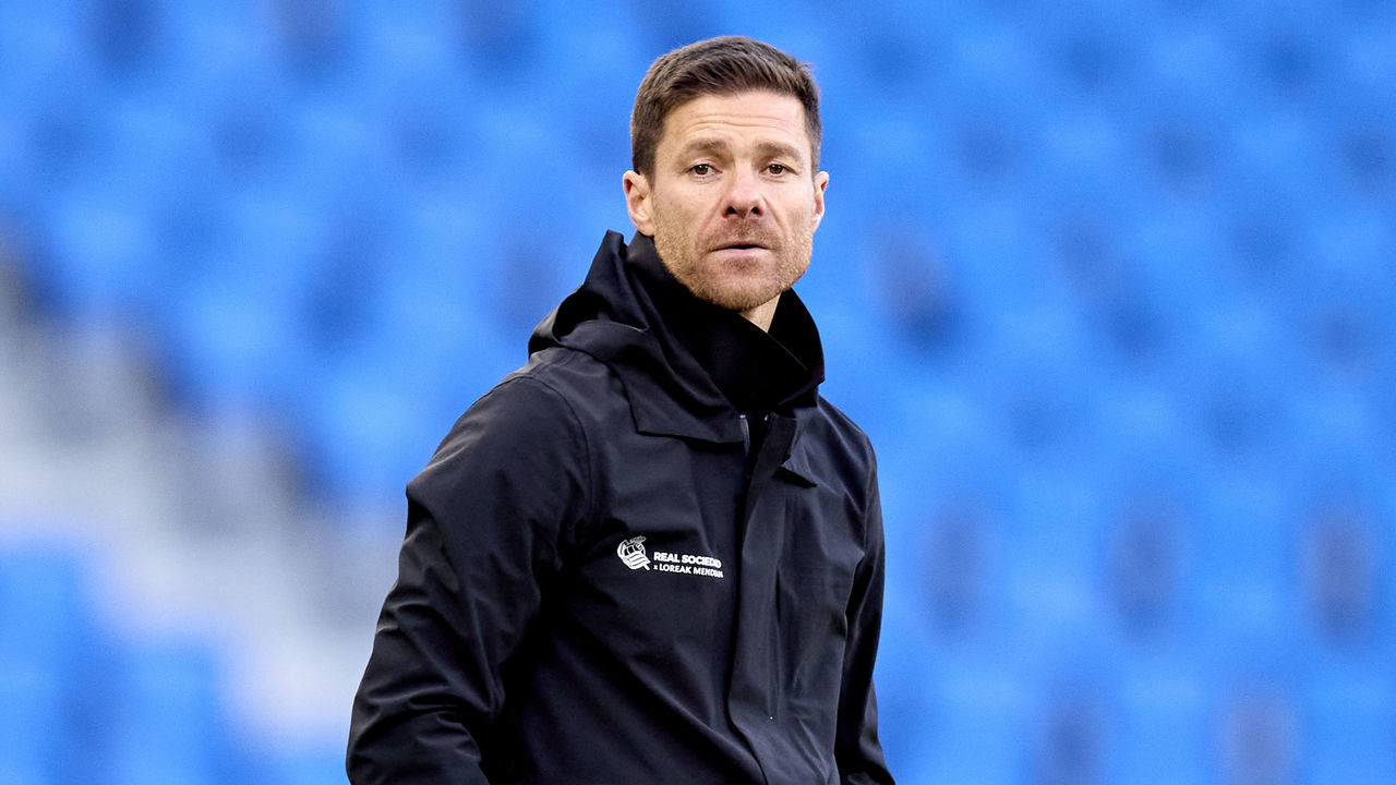 SAN SEBASTIAN, SPAIN - FEBRUARY 05: Head coach Xabi Alonso of Real Sociedad B looks on during the LaLiga Smartbank match between Real Sociedad B and CD Lugo at Reale Arena on February 05, 2022 in San Sebastian, Spain.