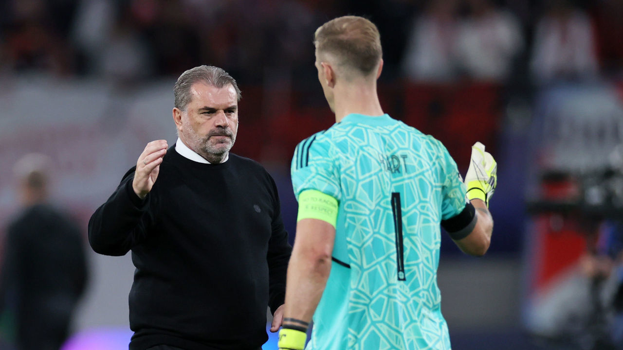 LEIPZIG, GERMANY - OCTOBER 05: Joe Hart embraces Angelos Postecoglou, Manager of Celtic after their sides defeat during the UEFA Champions League group F match between RB Leipzig and Celtic FC at Red Bull Arena on October 05, 2022 in Leipzig, Germany.