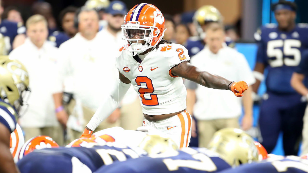 ATLANTA, GA - SEPTEMBER 05: Clemson Tigers cornerback Fred Davis II (2) during the game between the Clemson Tigers and the Georgia Tech Yellow Jackets on September 5, 2022 at Mercedes-Benz Stadium in Atlanta, Georgia.