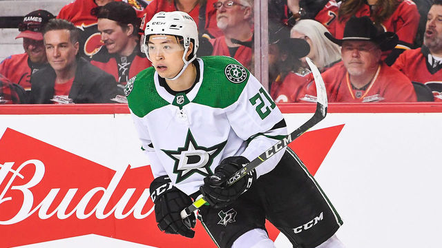 CALGARY, AB - MAY 11: Jason Robertson #21 of the Dallas Stars in action against the Calgary Flames during Game Five of the First Round of the 2022 Stanley Cup Playoffs at Scotiabank Saddledome on May 11, 2022 in Calgary, Alberta, Canada. The Flames defeated the Stars 3-1.