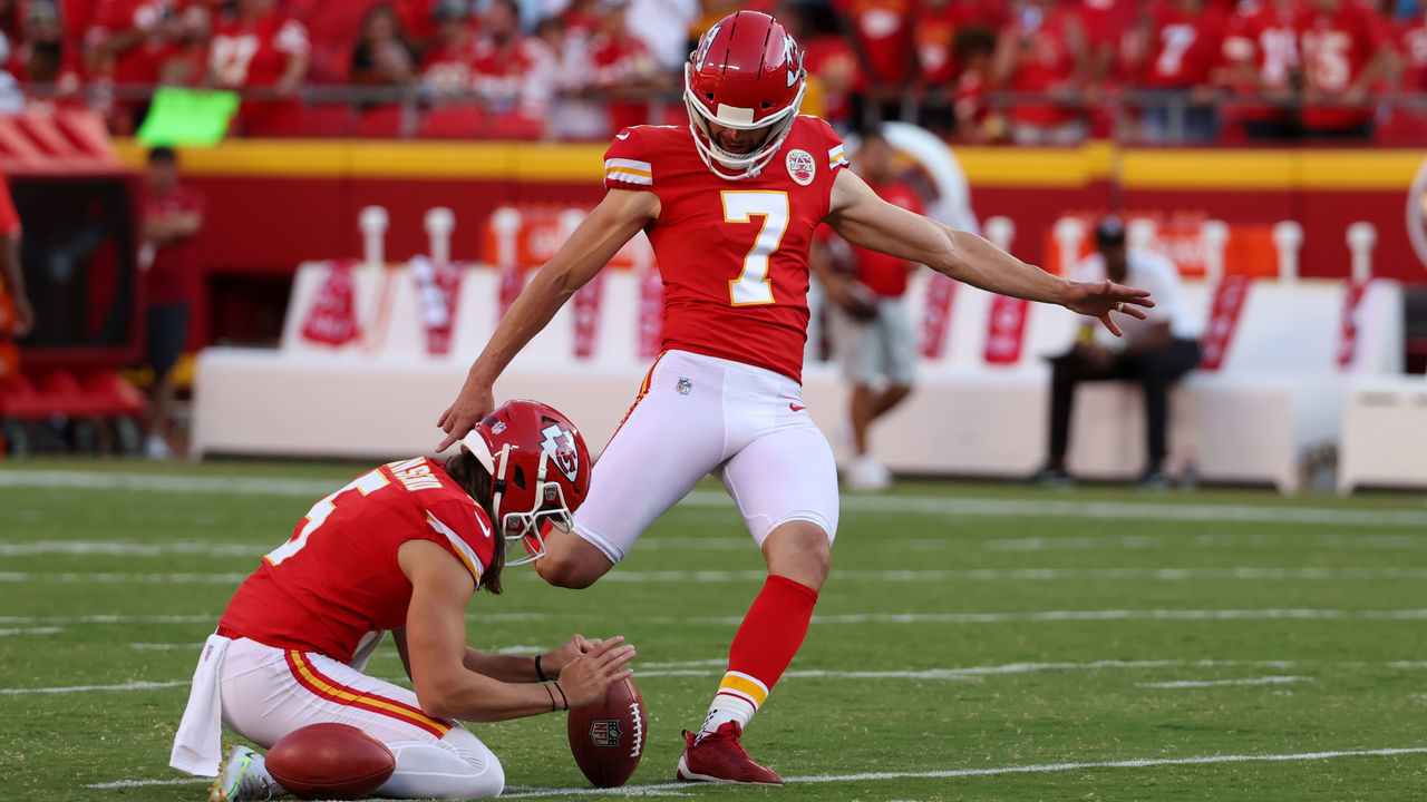 KANSAS CITY, MO - AUGUST 25: Kansas City Chiefs place kicker Harrison Butker (7) kicks a field goal before an NFL preseason game between the Green Bay Packers and Kansas City Chiefs on August 25, 2022 at GEHA Field at Arrowhead Stadium in Kansas City, MO.