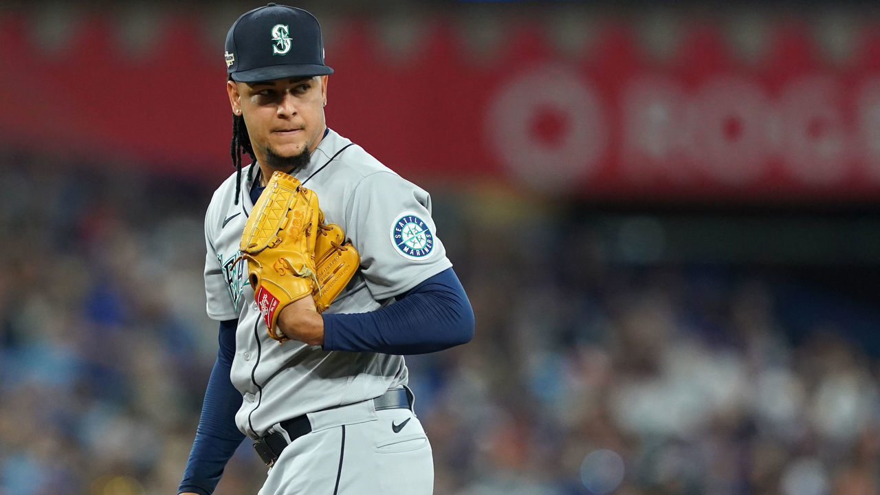 TORONTO, ON - OCTOBER 07: Luis Castillo #21 of the Seattle Mariners pitches in the third inning during the Wild Card Series game between the Seattle Mariners and the Toronto Blue Jays at Rogers Centre on Friday, October 7, 2022 in Toronto, Ontario, Canada.
