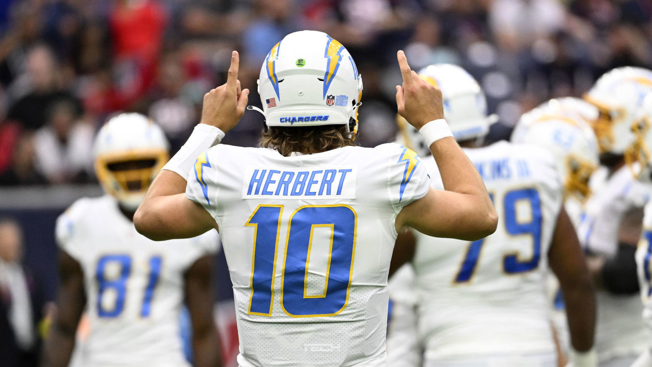 Football: Los Angeles Chargers quarterback Justin Herbert (10) in action, points to the sky vs. Houston Texans at NRG Stadium. Houston, TX 10/2/2022 CREDIT: Greg Nelson (Set Number: X164182 TK1)
