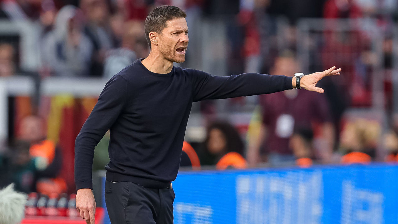 LEVERKUSEN, GERMANY - OCTOBER 08: head coach Xabier Alonso of Bayer 04 Leverkusen gestures during the Bundesliga match between Bayer 04 Leverkusen and FC Schalke 04 at BayArena on October 8, 2022 in Leverkusen, Germany.