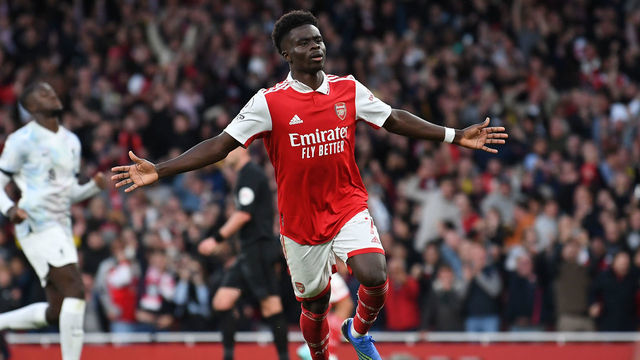 LONDON, ENGLAND - OCTOBER 09: Bukayo Saka celebrates scoring the 3rd Arsenal goal during the Premier League match between Arsenal FC and Liverpool FC at Emirates Stadium on October 09, 2022 in London, England.
