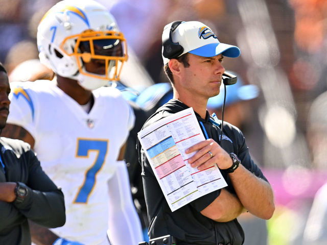 Chargers hang on, beat Browns 30-28 after LA coach's gamble