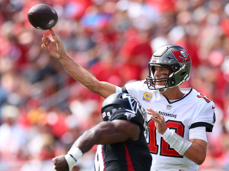 Tom Brady throws for 351 yards, Buccaneers beat Falcons 21-15