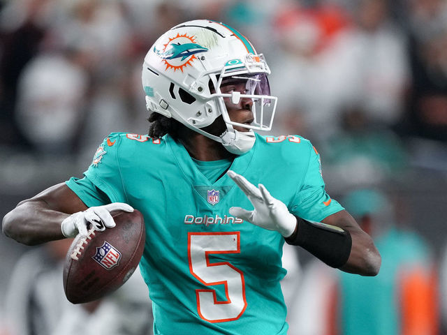 Denver Broncos quarterback Teddy Bridgewater (5) throws a pass