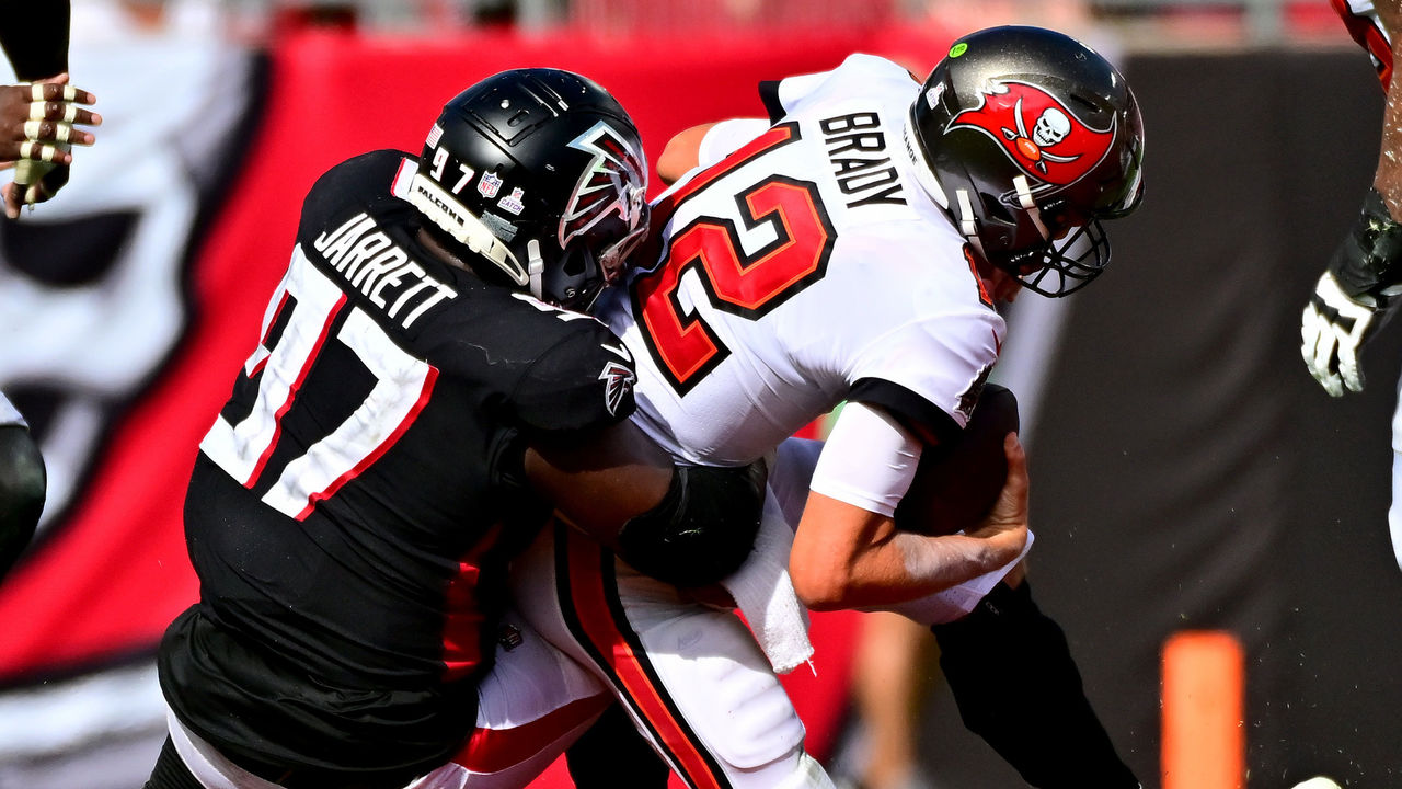 Tom Brady throws for 351 yards, Bucs beat Falcons 21-15