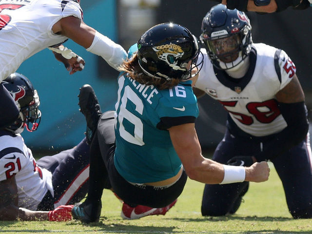 Jags' Lawrence fails to respond from worst game, worst pick