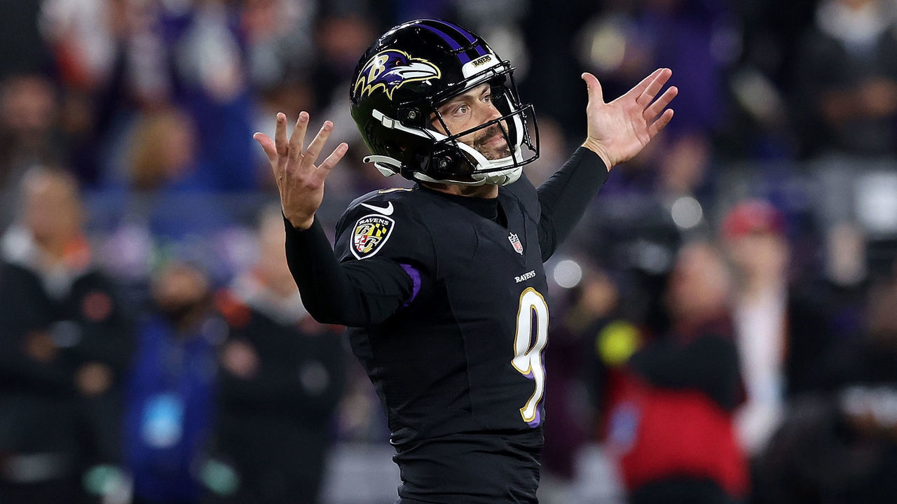 BALTIMORE, MARYLAND - OCTOBER 09: Justin Tucker #9 of the Baltimore Ravens reacts after kicking a field goal in the third quarter against the Cincinnati Bengals at M&T Bank Stadium on October 09, 2022 in Baltimore, Maryland.