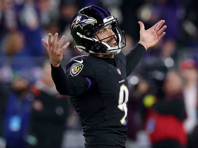 BALTIMORE, MARYLAND - OCTOBER 09: Justin Tucker #9 of the Baltimore Ravens reacts after kicking a field goal in the third quarter against the Cincinnati Bengals at M&T Bank Stadium on October 09, 2022 in Baltimore, Maryland.